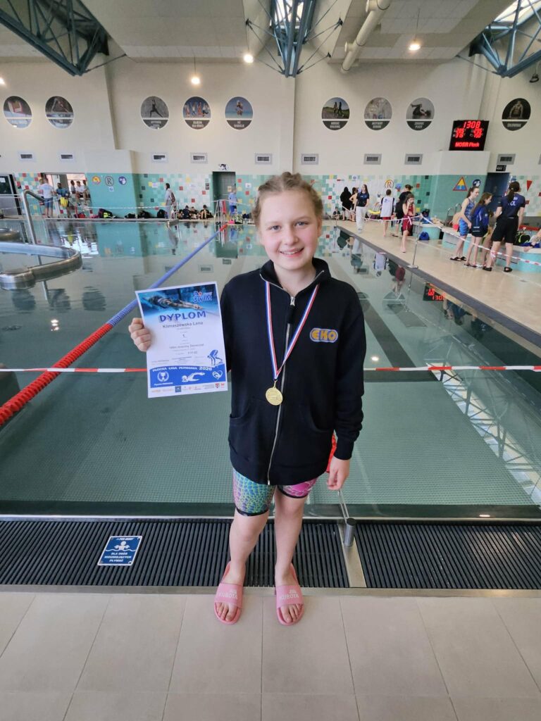 Dziewczynka z medalem